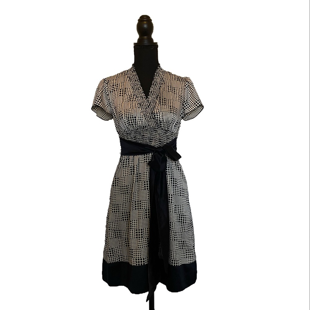 Banana Republic size 0 dress with navy blue ribbon tie